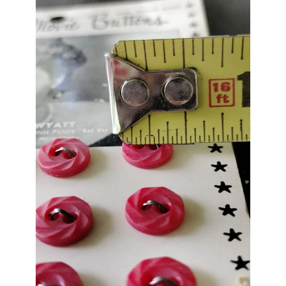 4/$20 Vtg Prevue Movie Star Buttons 11 Red Plastic Store Card, Jane Wyatt 3/8